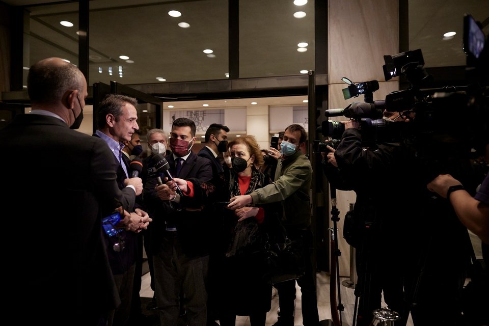 Μητσοτάκης: Σε αυτούς τους δύσκολους καιρούς δεν χωρούν ούτε ίσες αποστάσεις ούτε γενικόλογες τοποθετήσεις ότι δήθεν είμαστε με την ειρήνη. Εδώ υπάρχει αμυνόμενος και είναι η Ουκρανία, υπάρχει επιτιθέμενος και είναι η Ρωσία