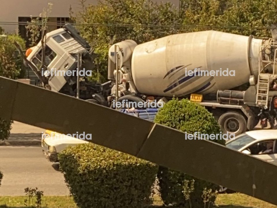 Στον παράδρομο της Κηφισίας η μπετονιέρα μετά τη βλάβη