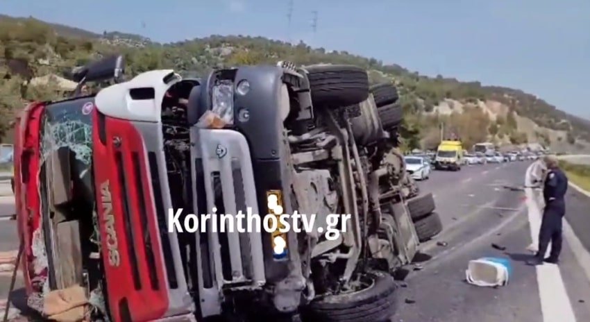 νταλίκα ανετράπη στην εθνική οδό αθηνών-κορίνθου