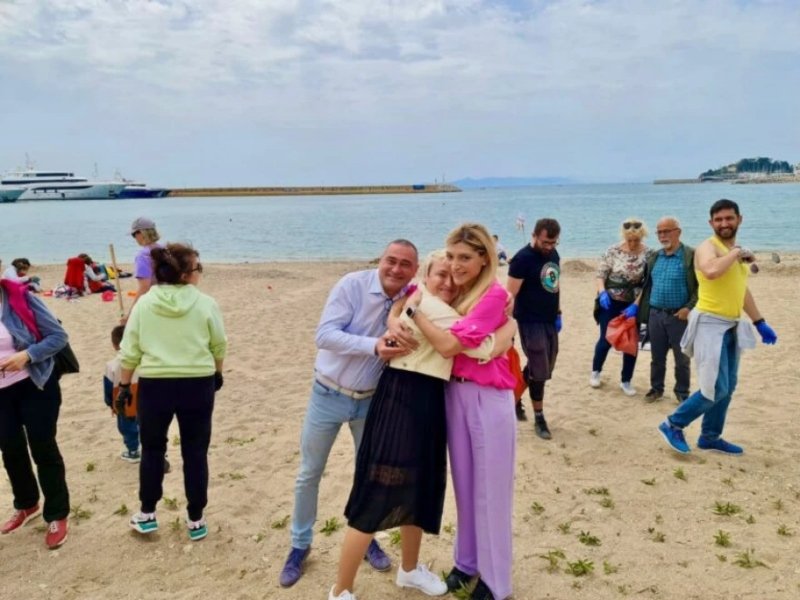 Ουκρανοί καθάρισαν την παραλία του ΣΕΦ