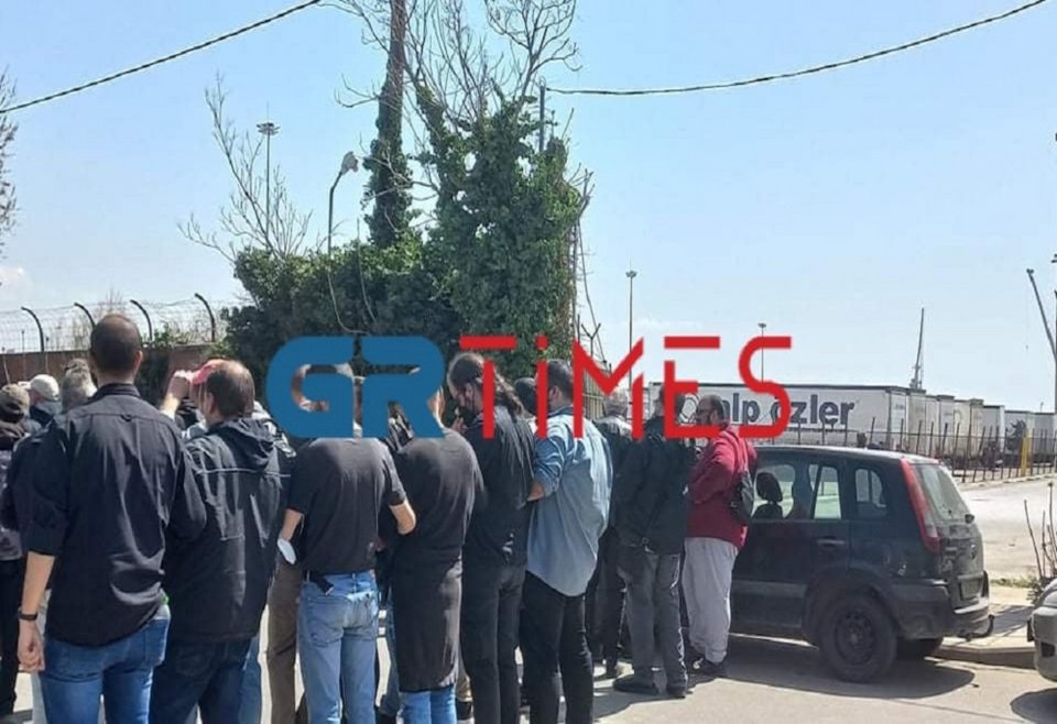 Θεσσαλονίκη: Επεισόδια με την αστυνομία και χημικά στην Πύλη 14 του Λιμανιού / grtimes.gr