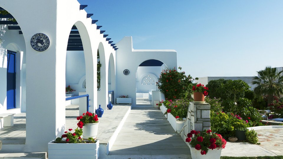 Το Bungalows Marina, το ξενοδοχείο που ίδρυσαν οι γονείς της Νίκης Μηταρέα στη Νάουσα της Πάρου.
