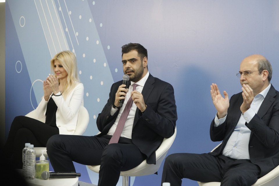 Οι ομιλητές στην τρίτη Προσυνεδριακή Συζήτηση στη Νίκαια για το 14ο Συνέδριο της ΝΔ / Φωτογραφία: EUROKINISSI / ΓΙΩΡΓΟΣ ΚΟΝΤΑΡΙΝΗΣ