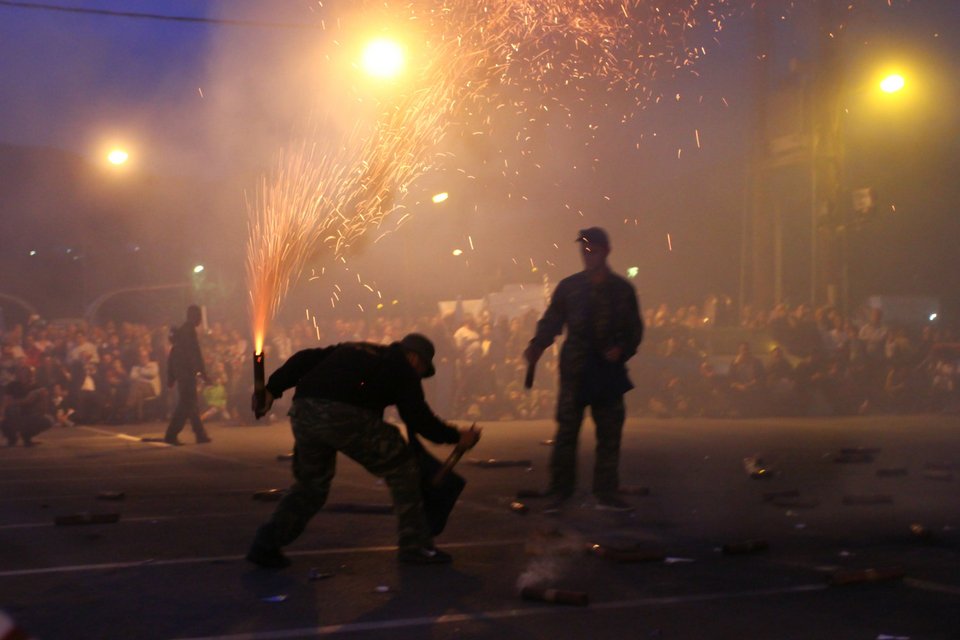 Ο σαϊτοπόλεμος αποτελεί παράδοση μετά τον οβελία στη Μεσσηνία / Φωτογραφία: Eurokinissi-Βασίλης Κουτρουμάνος