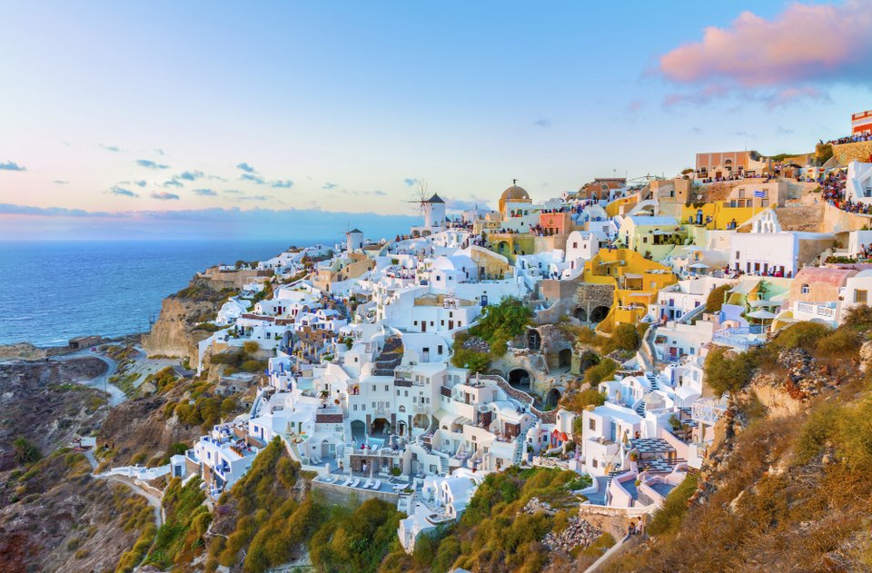 Η Σαντορίνη είναι έτοιμη για την τουριστική σεζόν με αρχή το Πάσχα / Shutterstock