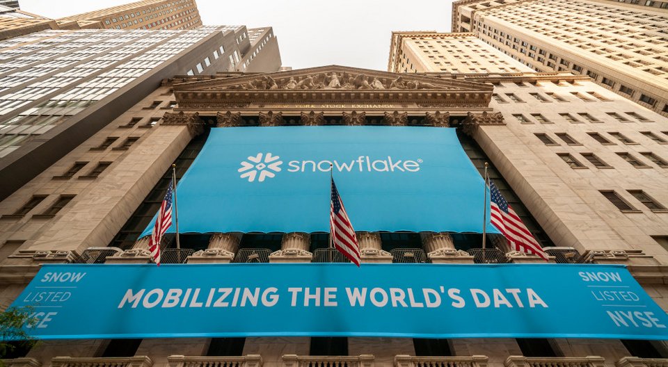 Η αμερικανική εταιρεία Snowflake, μία από τις μεγαλύτερες εταιρείες δεδομένων στον κόσμο