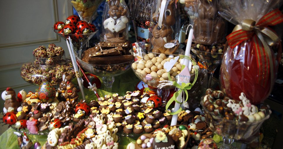 Τα σοκολατένια αυγά αποτελούν αγαπημένη λιχουδιά των παιδιών / Φωτογραφία: Eurokinissi-Γιώργος Κονταρίνης