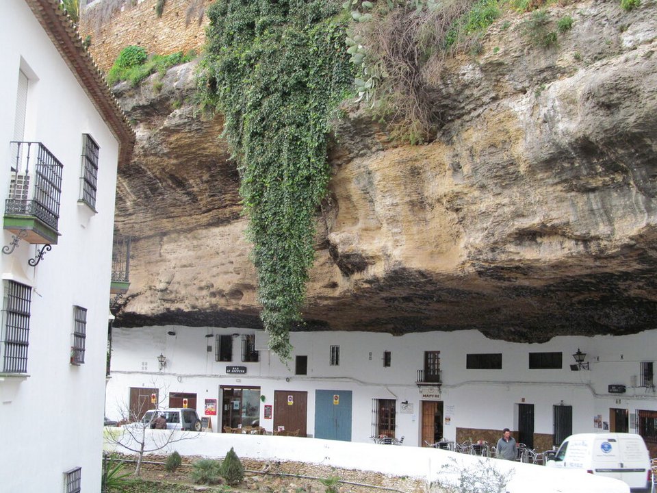 Η πόλη συγκαταλέγεται στις λευκές πόλεις (pueblo blancos) της Ανδαλουσίας