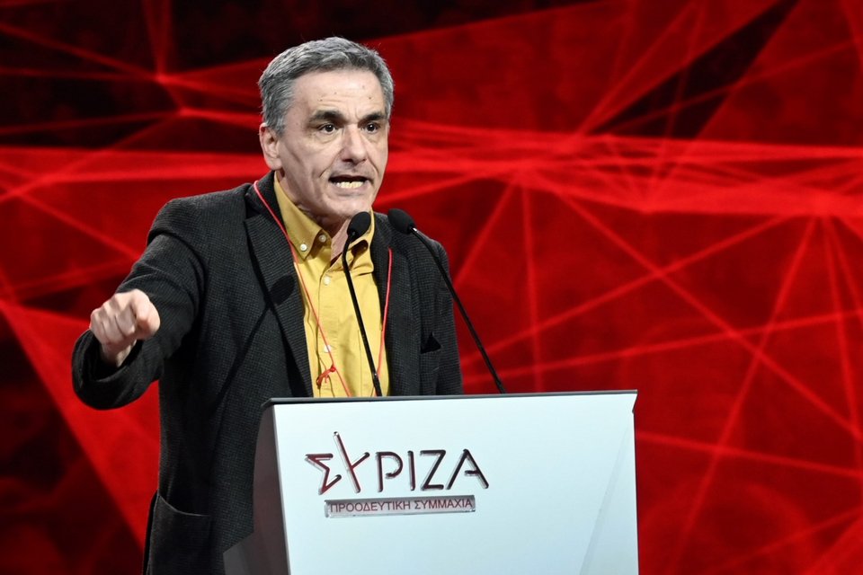 Ο Ευκλείδης Τσακαλώτος στο βήμα του συνεδρίου του ΣΥΡΙΖΑ / Φωτογραφία: ΜΙΧΑΛΗΣ ΚΑΡΑΓΙΑΝΝΗΣ/EUROKINISSI