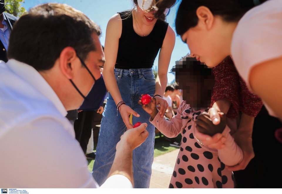 Ο Αλέξης Τσίπρας επισκέφθηκε ανήμερα του Πάσχα το παιδιικό χωριό χωριά SOS στη Βάρη - Φωτογραφία: Γ.Τ ΣΥΡΙΖΑ / ANDREA BONETI