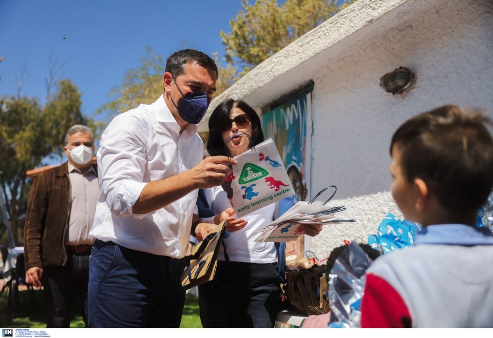 Ο Αλέξης Τσίπρας επισκέφθηκε ανήμερα του Πάσχα το παιδιικό χωριό χωριά SOS στη Βάρη - Φωτογραφία: Γ.Τ ΣΥΡΙΖΑ / ANDREA BONETI