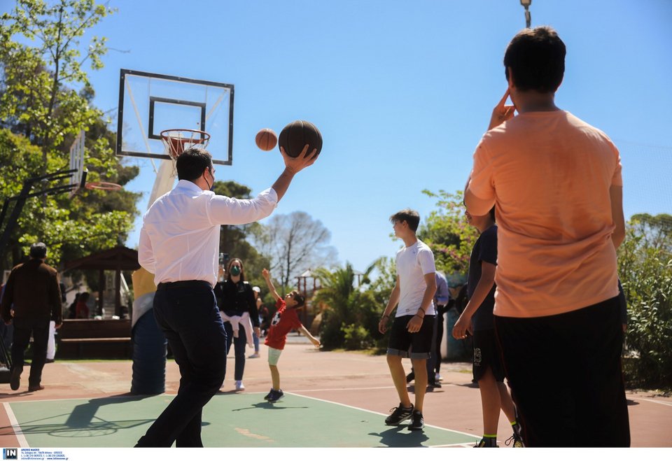 Ο Αλέξης Τσίπρας επισκέφθηκε ανήμερα του Πάσχα το παιδιικό χωριό χωριά SOS στη Βάρη - Φωτογραφία: Γ.Τ ΣΥΡΙΖΑ / ANDREA BONETI