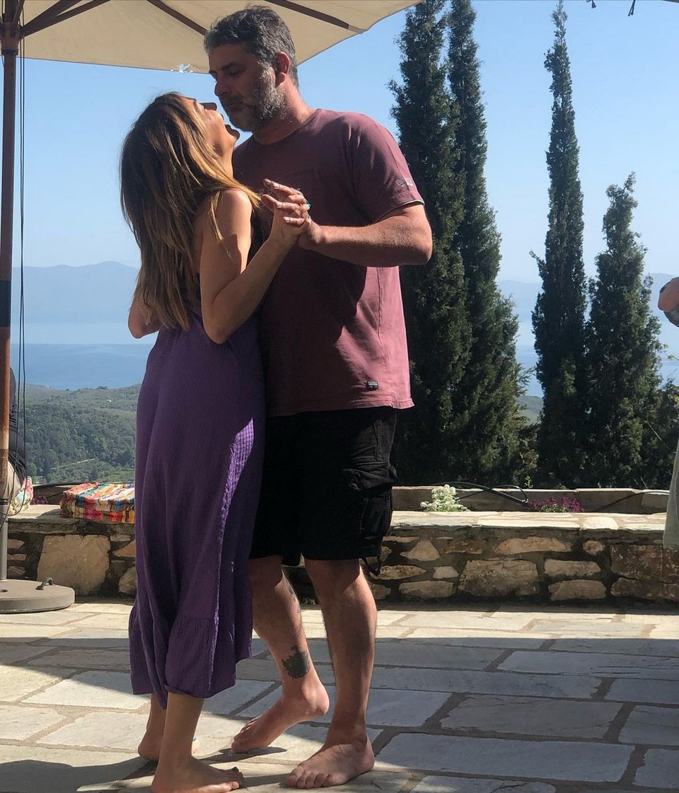 Το Πάσχα της Δέσποινας Βανδή και του Βασίλη Μπισμπίκη στο Πήλιο