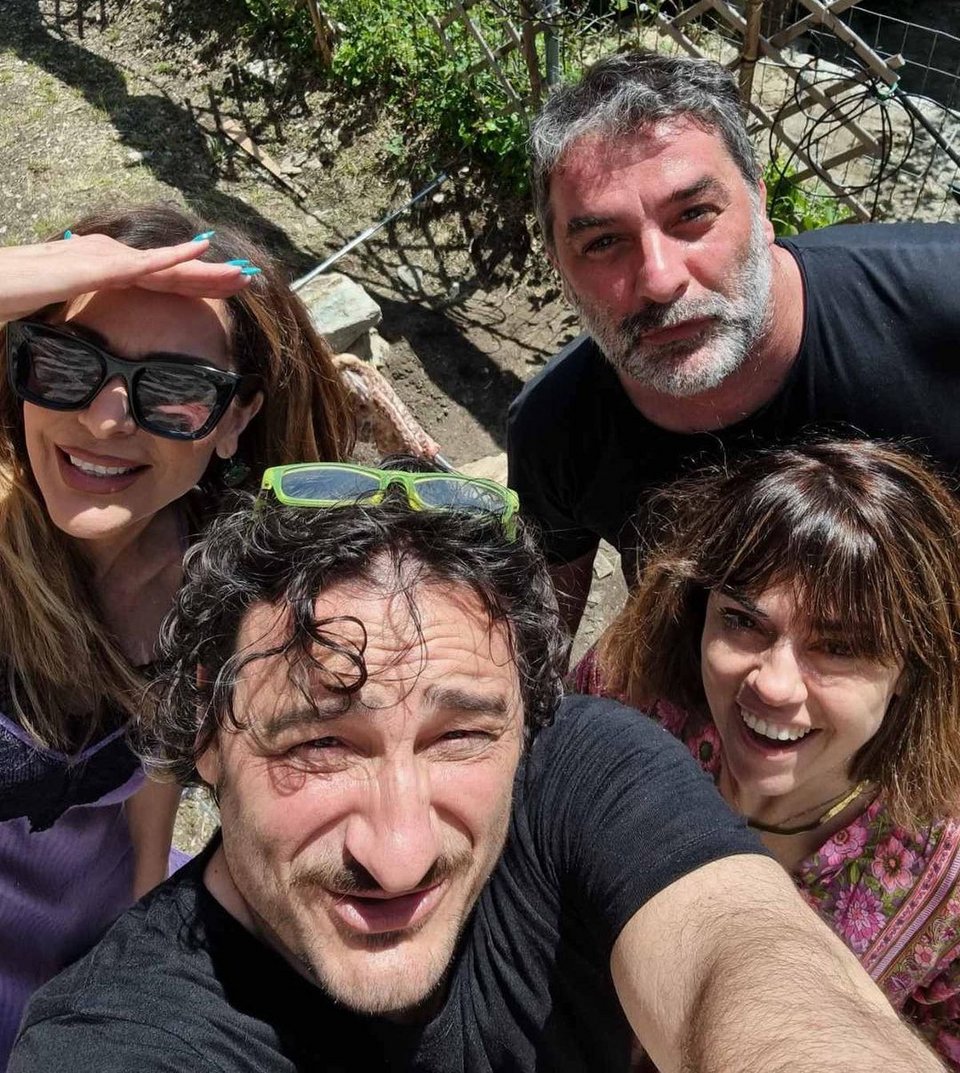 Το Πάσχα της Δέσποινας Βανδή και του Βασίλη Μπισμπίκη στο Πήλιο