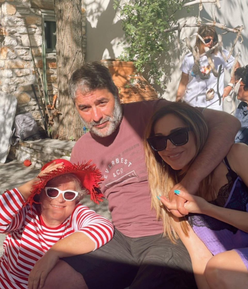 Το Πάσχα της Δέσποινας Βανδή και του Βασίλη Μπισμπίκη στο Πήλιο