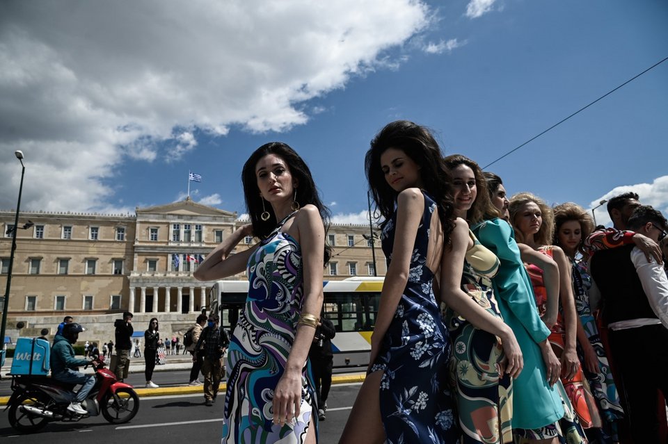 Επίδειξη μόδας στην Πλατεία Συντάγματος