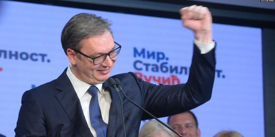 Ο Πρόεδρος της Σερβίας Αλεξάνταρ Βούτσις μετά τη νίκη του στις τελευταίες εκλογές/ πηγή: AP