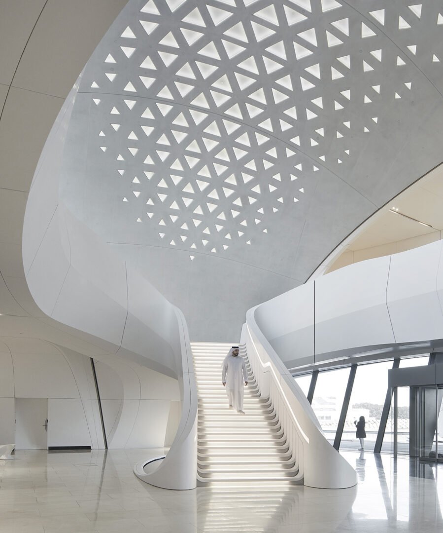Το Zaha Hadid Architects σχεδίασε κεντρικά γραφεία εταιρείας που μοιάζουν με αμμόλοφους