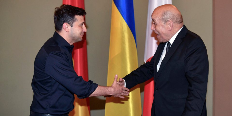 Ο Βολοντίμιρ Ζελένσκι με τον Ζαν-Υβ Λεντριάν σε συνάντηση στο Κίεβο τον Μάιο του 2019 / Πηγή: AP