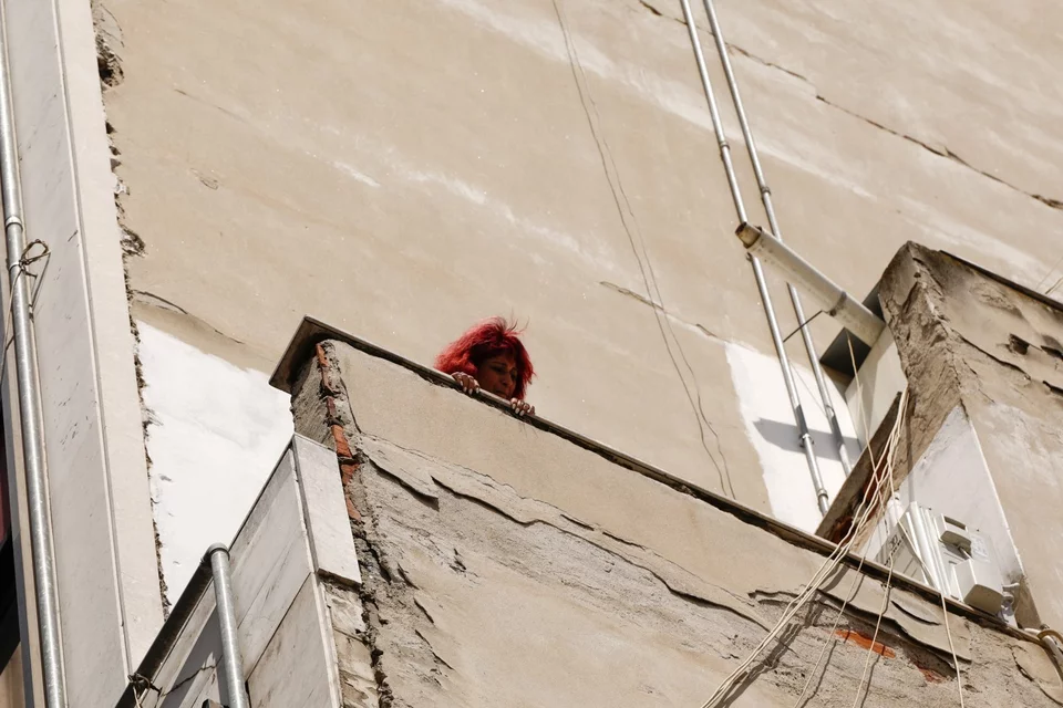 Θεσσαλονίκη: Άνθρωποι εγκλωβίστηκαν στο εσωτερικό του κτιρίου, όταν ξέσπασε η φωτιά