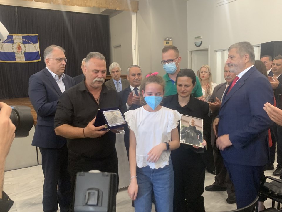 Οι συγγενείς του αδικοχαμένου αστυνομικού της ΔΙ.ΑΣ. Αντώνη Νίκου
