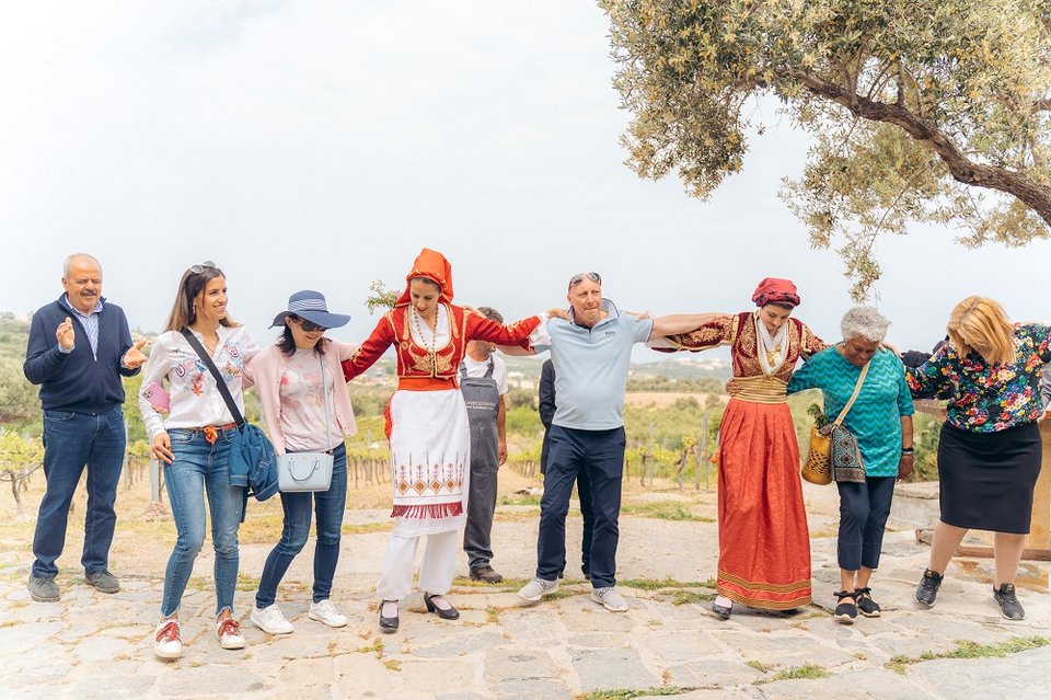 Mε το χορευτικό Σύλλογο Βρακοφόρων στην Agrecofarms