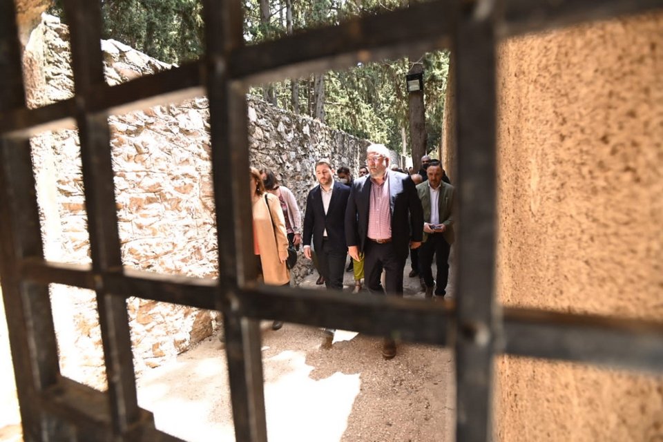 Ο Νίκος Ανδρουλάκης με μέλη του ΚΙΝΑΛ