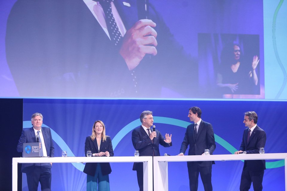 Ο Κυριάκος Μητσοτάκης στο συνέδριο του ΕΛΚ 