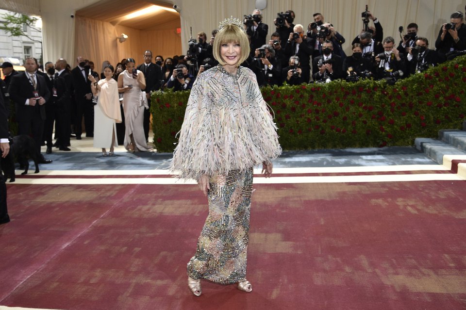 H Άννα Γουίντουρ στο Met Gala με τιάρα