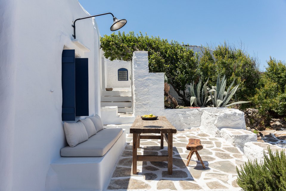 Ενα σπίτι στη Σίκινο με την υπογραφή των Kapsimali Architects