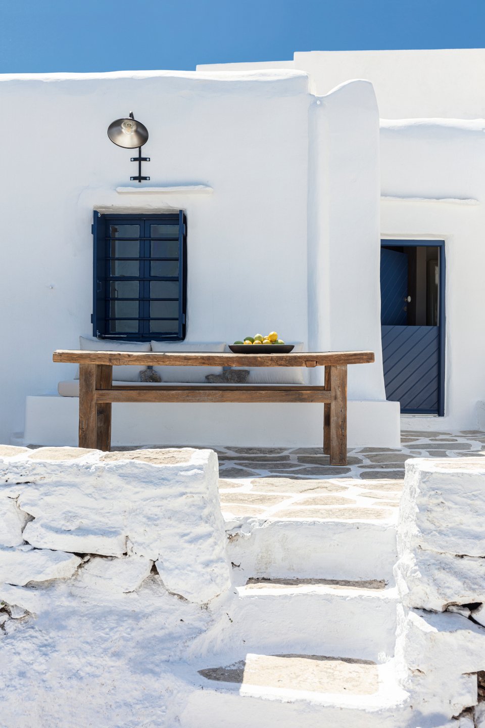 Ενα σπίτι στη Σίκινο με την υπογραφή των Kapsimali Architects