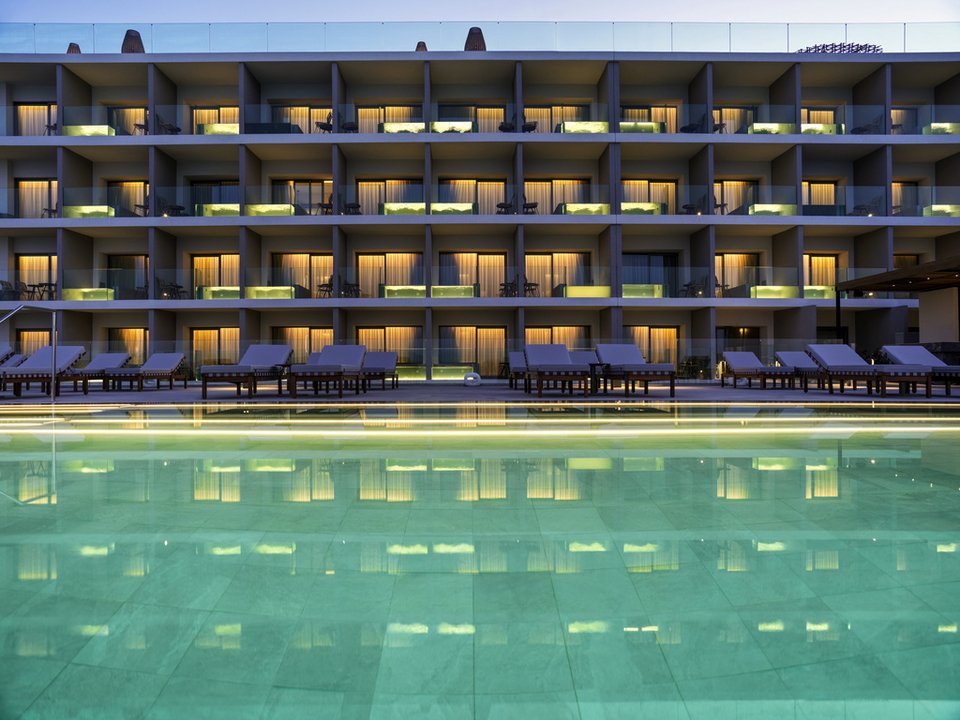 Εξωτερική άποψη από το ξενοδοχείο Niko Seaside Resort MGallery - Φωτογραφία: Courtesy of Niko Seaside Resort MGallery