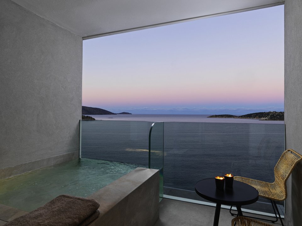 Βεράντα στο πέλαγος - Φωτογραφία: Courtesy of Niko Seaside Resort MGallery