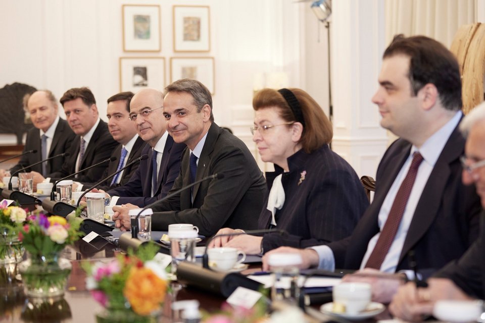 Ο πρωθυπουργός και υπουργοί στις διευρυμένες συζητήσεις με τον βασιλιά του Βελγίου στο Μαξίμου -Φωτογραφία: ΓτΠ ΠΑΠΑΜΗΤΣΟΣ ΔΗΜΗΤΡΗΣ