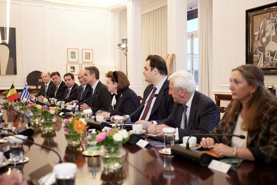 Ο πρωθυπουργός και υπουργοί στις διευρυμένες συζητήσεις με τον βασιλιά του Βελγίου στο Μαξίμου -Φωτογραφία: ΓτΠ ΠΑΠΑΜΗΤΣΟΣ ΔΗΜΗΤΡΗΣ
