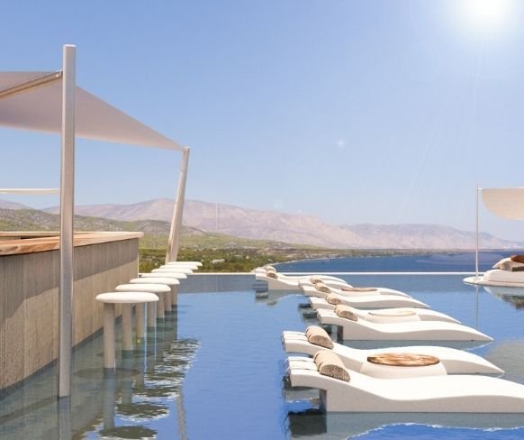 Άποψη από το υδάτινο roof garden του Brown Beach Corinthia - Φωτογραφία: Courtesy of Brown Beach Corinthia