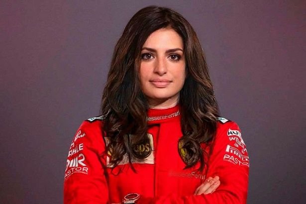 Formula 1 Πώς θα ήταν o Carlos Sainz αν ήταν γυναίκα