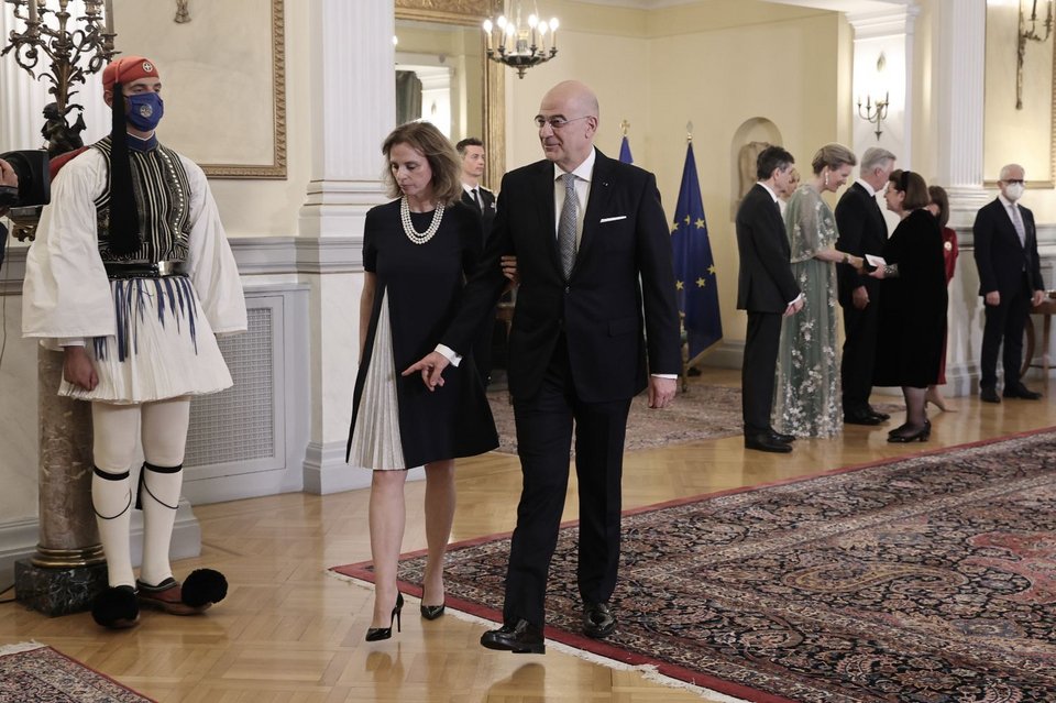 Ο Νίκος Δένδιας με τη σύζυγό του
