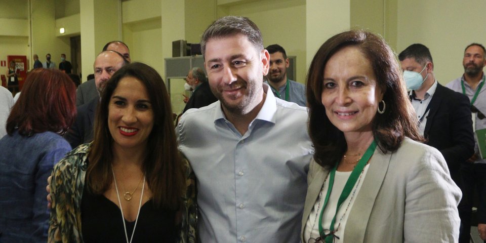 Η Άννα Διαμαντοπούλου και ο Νίκος Ανδρουλάκης στο συνέδριο του ΠΑΣΟΚ-ΚΙΝΑΛ  / ΧΡΗΣΤΟΣ ΜΠΟΝΗΣ//EUROKINISSI