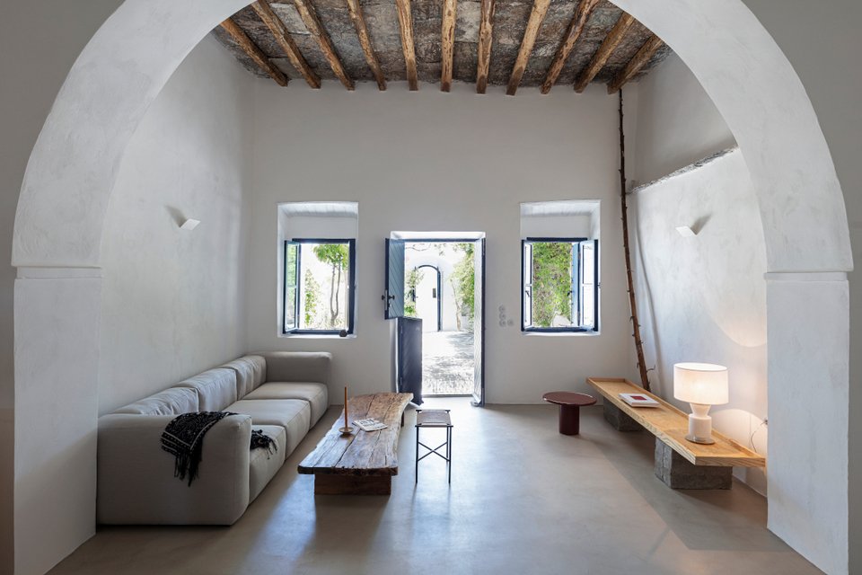 Ενα σπίτι στη Σίκινο με την υπογραφή των Kapsimali Architects