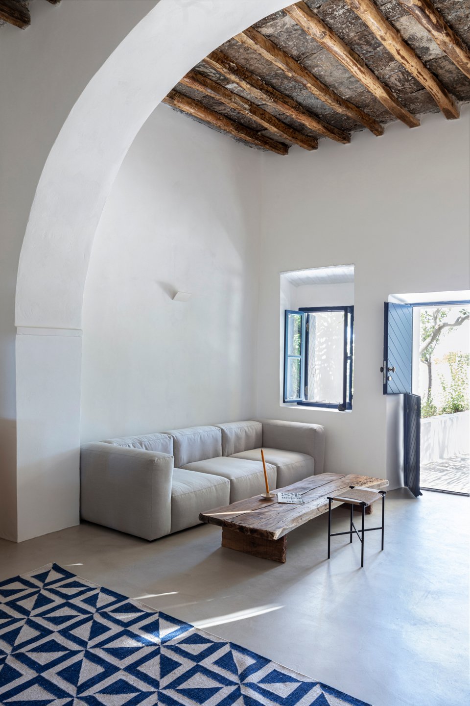 Ενα σπίτι στη Σίκινο με την υπογραφή των Kapsimali Architects
