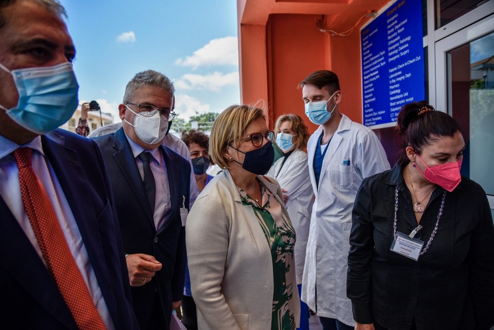 Περιοδεία Γκάγκα στα νοσοκομεία της Ηπείρου