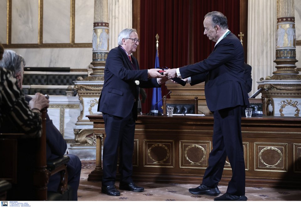 Ο Γιούνκερ παραλαμβάνει το βραβείο του / Φωτογραφία: Intimenews/ΛΙΑΚΟΣ ΓΙΑΝΝΗΣ
