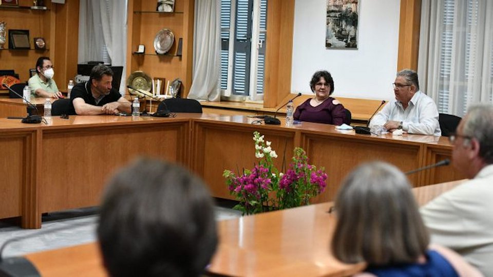 Συνάντηση του Δημήτρη Κουτσούμπα με τον Αγροτικό Σύλλογο Λιβαδειάς και τους μελισσοκόμους / Φωτογραφία: 902.gr