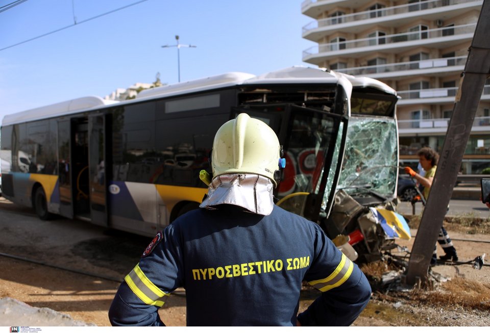 Το λεωφορείο που ενεπλάκη στο τροχαίο στην παραλιακή