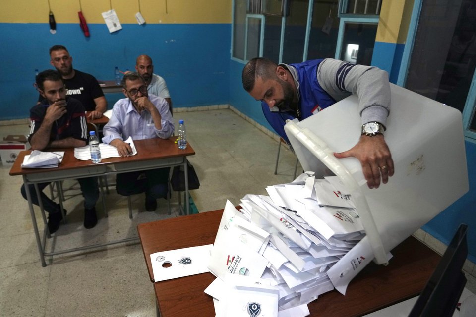 Exit poll στο Λίβανο/ Φωτογραφία: AP/ Bilal Hussein