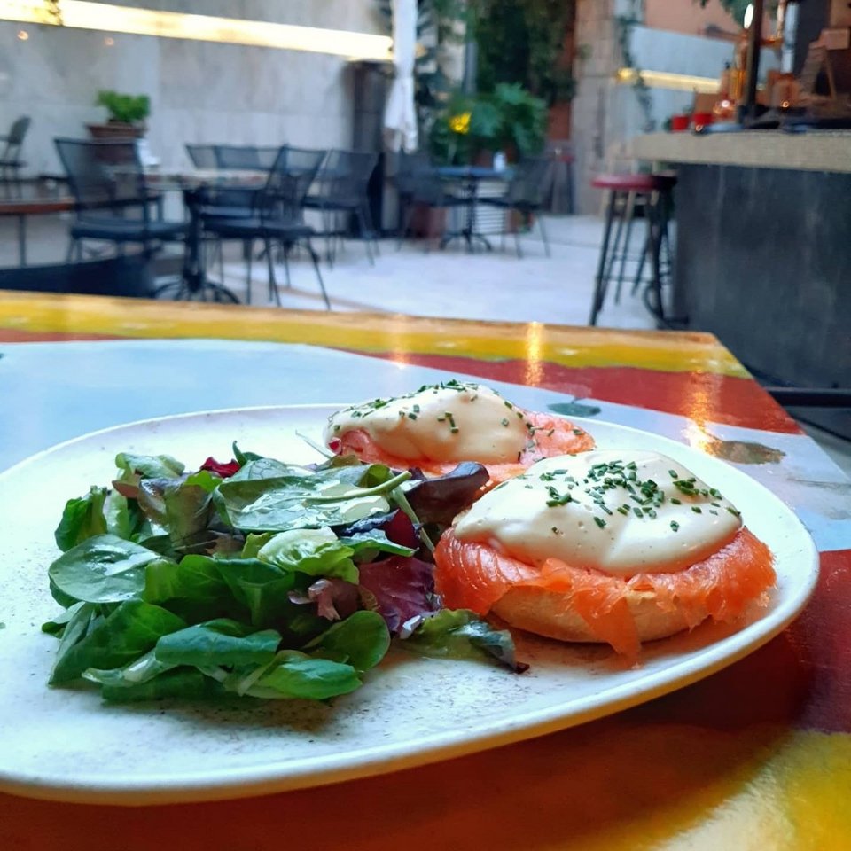 μαγαζιά με αυλές brunch