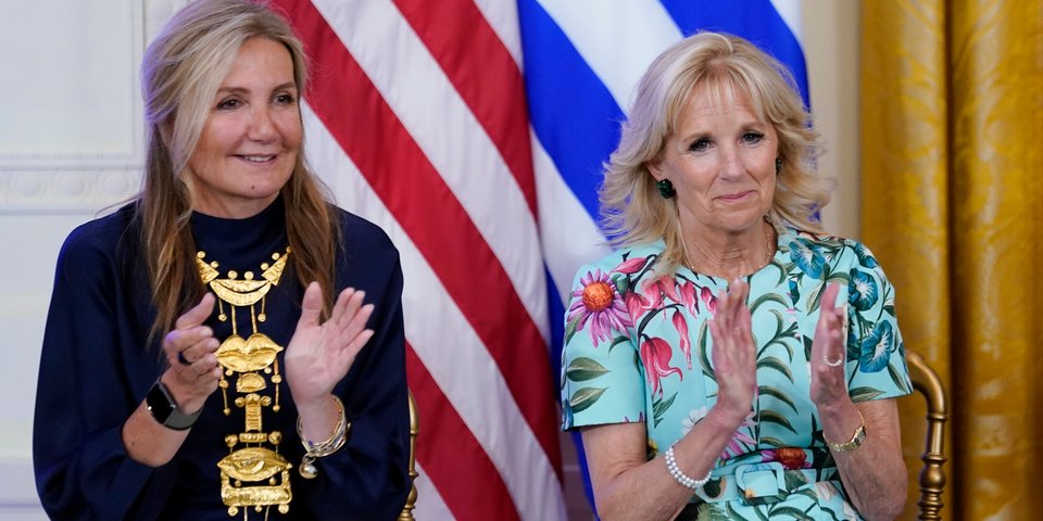 Μαρέβα Μητσοτάκη και Τζιν Μπάιντεν / Φωτογραφία: AP Photo/Susan Walsh