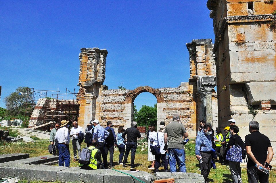 Αυτοψία Λίνας Μενδώνη στον αρχαιολογικό χώρο των Φιλίππων για την πορεία εξέλιξης των έργων αποκατάστασης και πυροπροστασίας