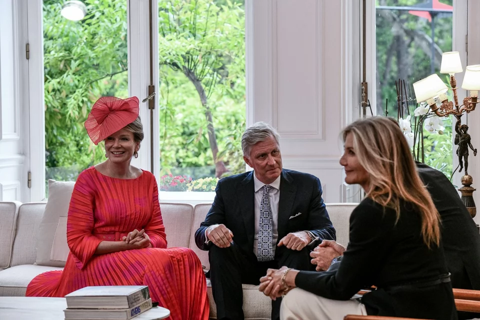 Το ζεύγος Κυριάκου και Μαρέβας Μητσοτάκη με το  βασιλιά Φίλιππο και τη βασίλισσα Ματθίλδη του Βελγίου στο Μαξίμου -Φωτογραφία: ΤΑΤΙΑΝΑ ΜΠΟΛΑΡΗ / EUROKINISSI